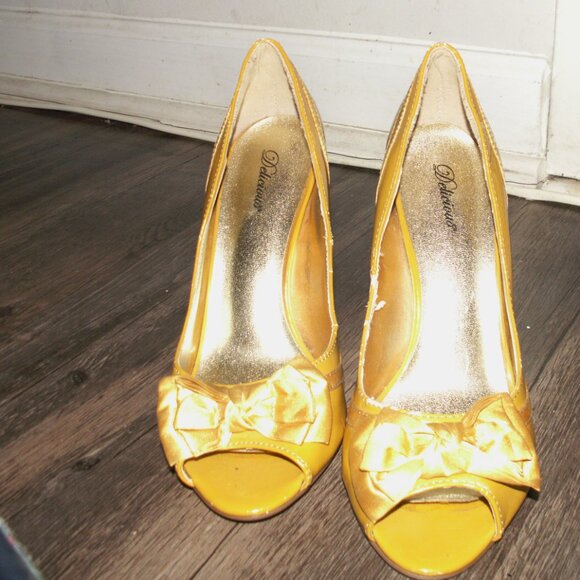 "Dericia Stiletto Heels with Bow" or "Delicious Shoes Cielo Dress Shoes" - Picture 5 of 5